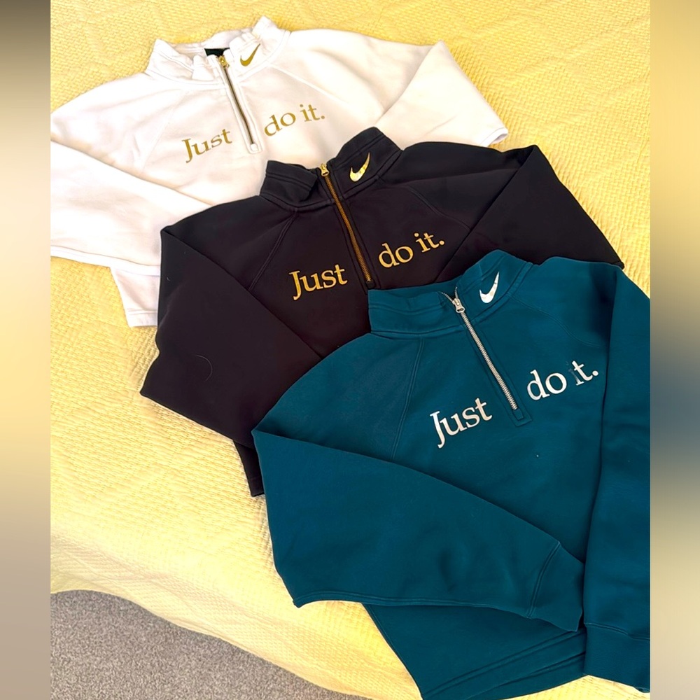 Nike Just Do It Embellished in Foil lettering. GUC Medium Black Gold L14